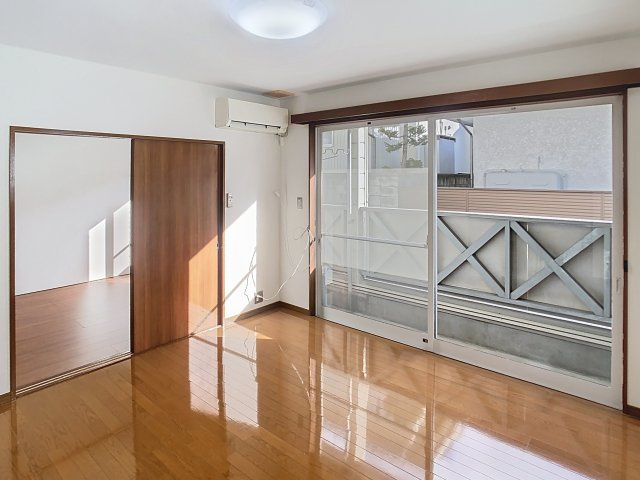 ハイネスイーストⅡの居間・リビング