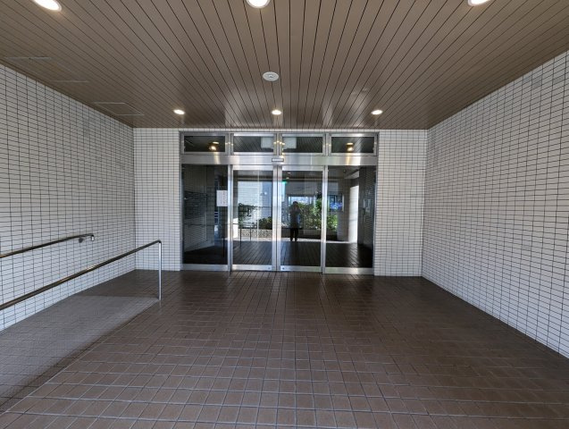 エスト伊丹　1202号室のエントランス