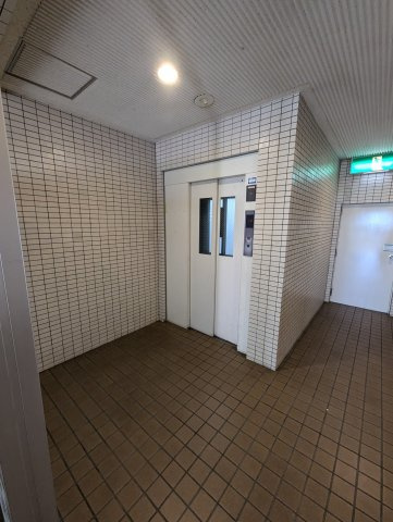 エスト伊丹　1202号室のエントランス