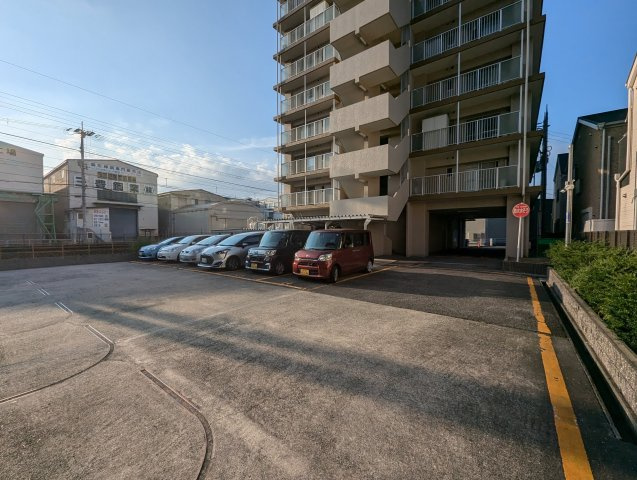 エスト伊丹　1202号室の駐車場