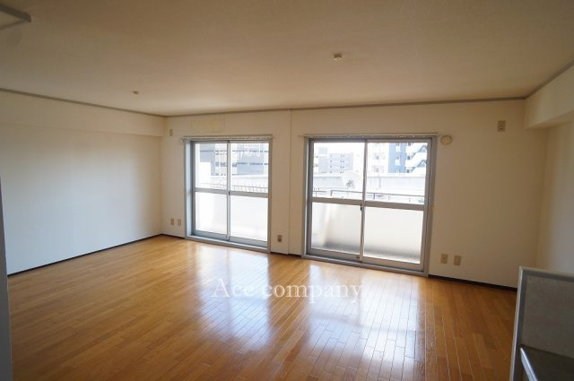 【居間・リビング】 | シャトー富士 | 【LDK：約16帖】南面から採光が入る明るいリビング＆ダイニングです☆