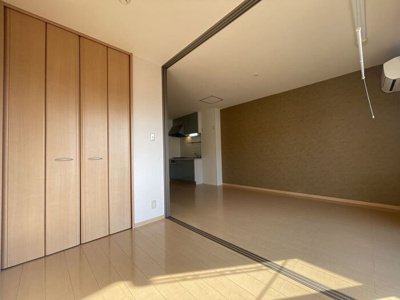 【洋室】 | メゾンドゥソレイユ