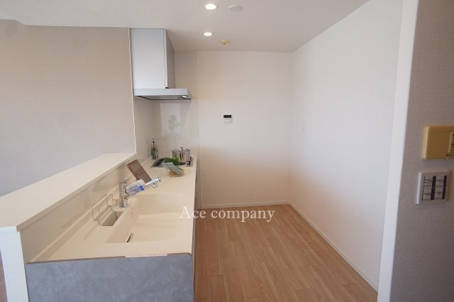 【キッチン】 | ファミール長居公園 | 対面式のカウンターキッチンです♪