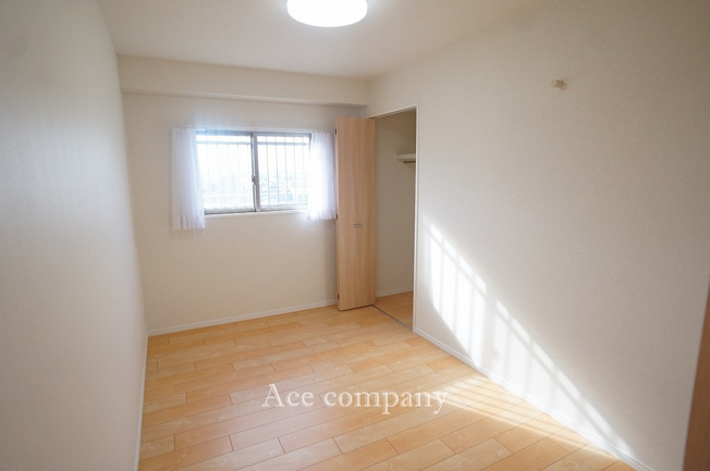 【子供部屋】 | ブラームス東住吉 | 【洋室5.5帖】クローゼット完備です♪