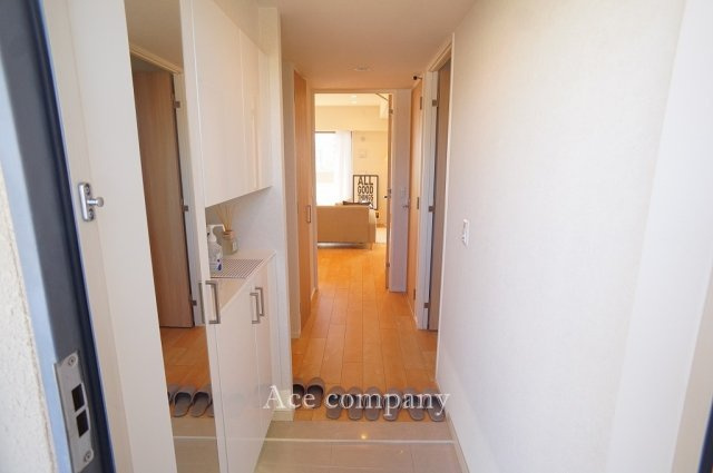 【玄関】 | ブラームス東住吉 | 段差の少ない玄関ホール♪ミラー付きのシューズボックス新設☆モニターホン完備です♪