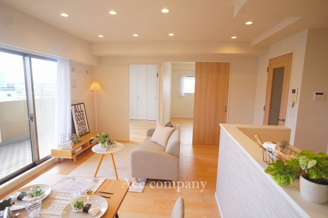 【居間・リビング】 | ブラームス東住吉 | 【LDK：14.7帖】※設置済みの照明器具・家具・小物付きです！