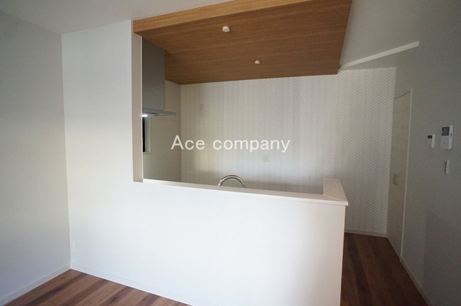 【キッチン】 | 生野区舎利寺1丁目 | 対面式、お洒落な折り下げ天井のキッチンです♪