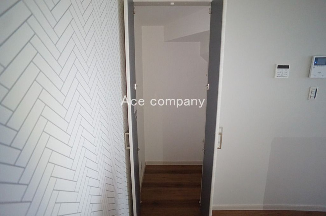 【収納】 | 生野区舎利寺1丁目 | キッチンサイドにある階段下収納です♪