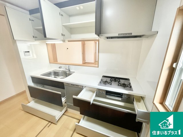 堺市中区上之　中古一戸建てのその他|収納豊富なシステムキッチンです♪【現地写真】
