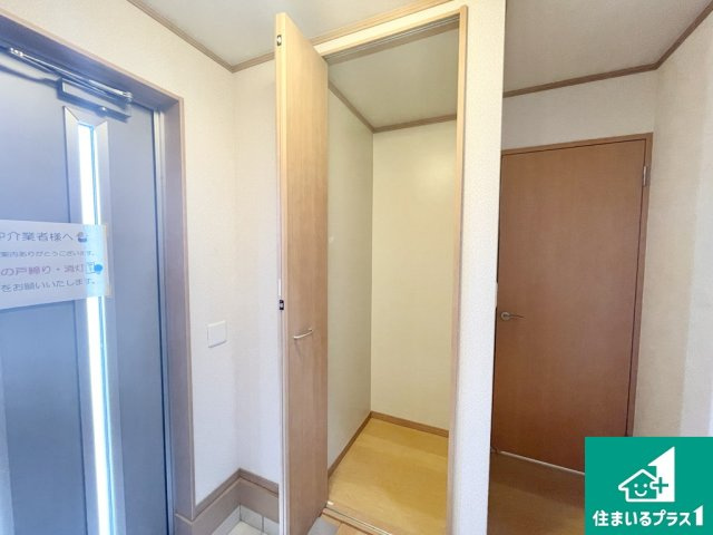 堺市中区上之　中古一戸建ての収納|玄関収納です！♪ゴルフバッグやスノボなど大型の趣味の荷物の収納にピッタリです♪【現地写真】