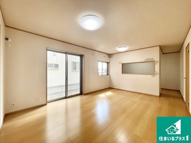 堺市中区上之　中古一戸建ての居間・リビング|リビングの別角度です♪【現地写真】