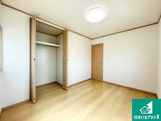 堺市中区上之　中古一戸建ての子供部屋|大きな収納がある洋室です！子供部屋にいかがでしょうか♪【現地写真】