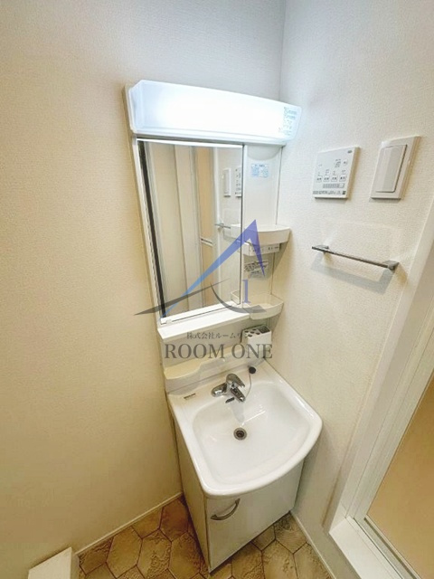 ＰＡＴＩＯ　ＳＱＵＡＲＥ　徳丸　の洗面所|独立洗面台です。