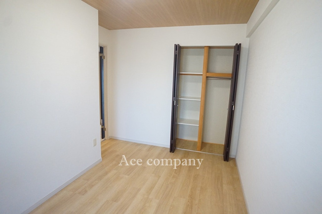 【寝室】 | ルイシャトレ平野喜連II番館 | 【洋室6.1帖】収納完備です♪