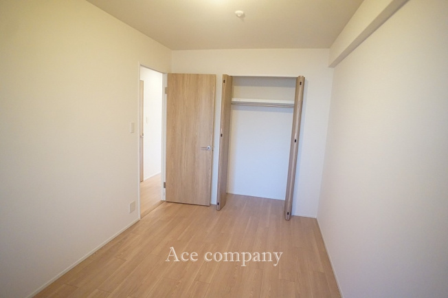 【寝室】 | ソレイユ俊徳道 | 【洋室6.2帖】クローゼット完備です♪