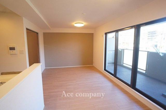 【居間・リビング】 | ソレイユ俊徳道 | 【LDK：約13帖】