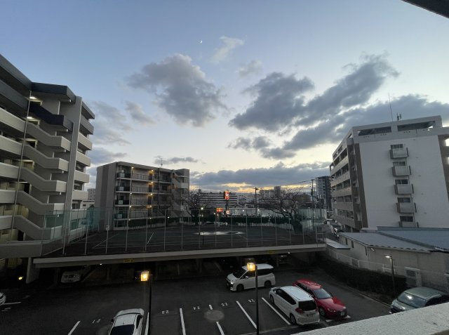 ロワールマンション・アール板付壱番館の展望|南向きなので陽当たり良好です☆三階なので人目もあまり気になりません☆