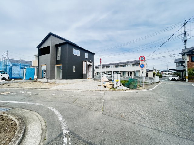 新築　高崎市下中居町2期　GRAFARE　１号棟の前面道路含む現地写真|現地写真　南側接道幅員約4.5ｍ　北側接道幅員約8.8ｍ