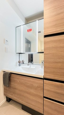 【洗面所】 | パレ駒場 | 脱衣スペースもあります