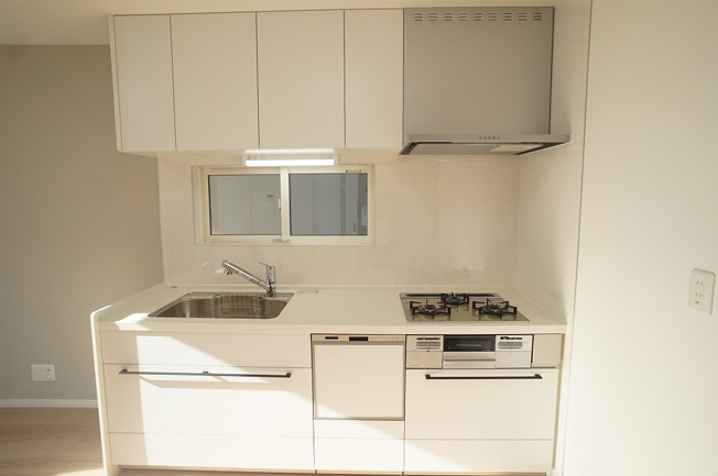 【キッチン】 | 平野区長吉六反4丁目 | 食洗機・浄水器一体型省エネシングル水栓完備☆汚れにくく長寿命、エコキャビネットのシステムキッチン☆3口ガスコンロ☆