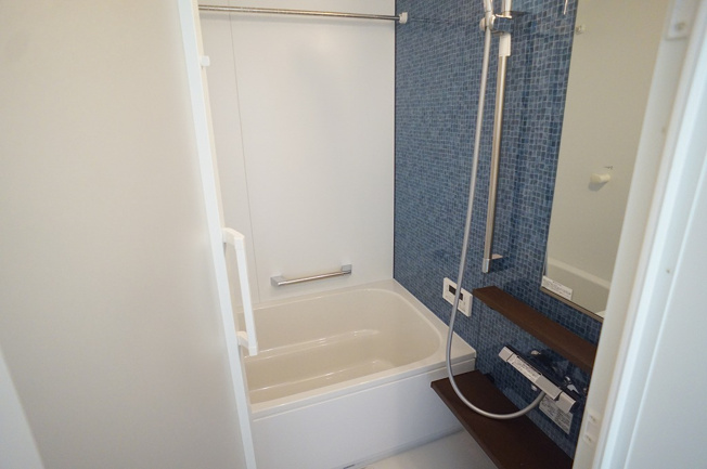 【浴室】 | 平野区長吉六反4丁目 | 追炊機能・浴室乾燥機完備です☆カウンター取り外し可能でお掃除も楽々♪