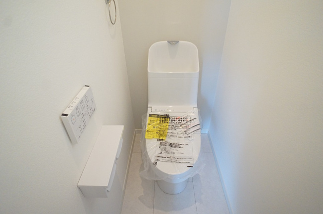 【トイレ】 | 平野区長吉六反4丁目 | トイレは1階と2階の2ヵ所に完備♪ともに同仕様のシャワートイレです☆