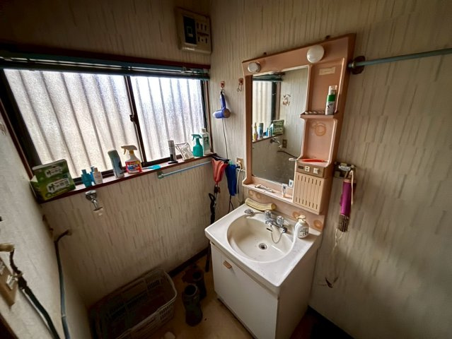 茂原市六ツ野　中古戸建の独立洗面台