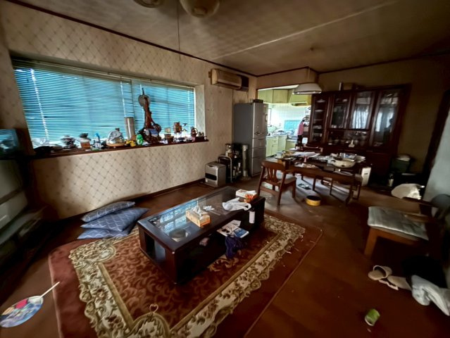 茂原市六ツ野　中古戸建の居間・リビング