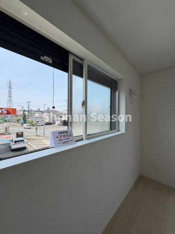【内装】 | 全居室防音性の高い複層ガラスを採用しています◎