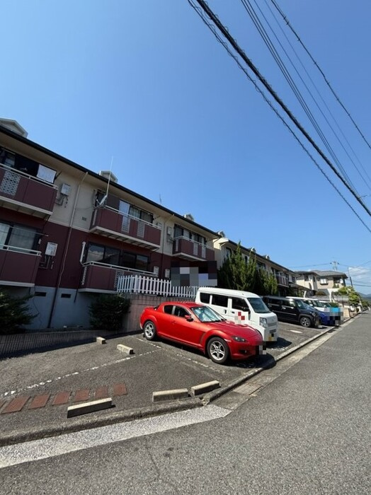 エコーハイツB棟の駐車場