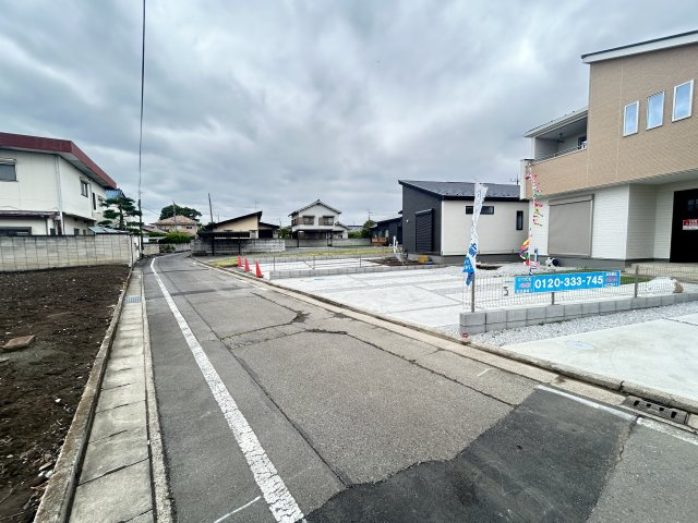 新築　高崎市下中居町2期　GRAFARE　2号棟の前面道路含む現地写真|現地写真　南側接道幅員約4.5ｍ　北側接道幅員約8.8ｍ