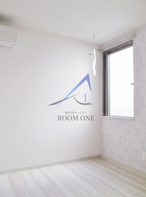 ラフィネ芦花公園Aの居間・リビング|洋室のお部屋です。