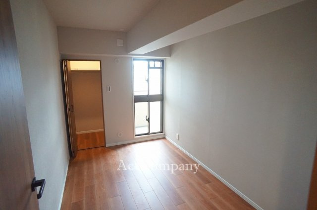 【子供部屋】 | ファミールハイツ八尾A棟 | 【洋室③：5帖】ウォークインクローゼット完備です♪