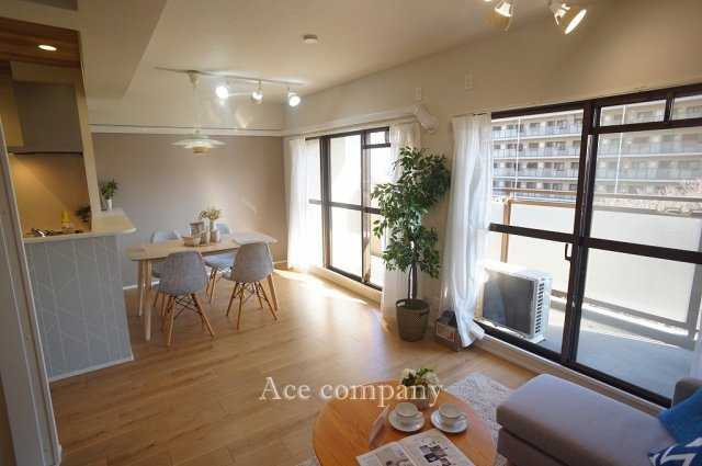 【居間・リビング】 | ファミールハイツ八尾B棟 | 【LDK：約14.1帖】