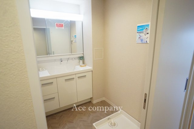 【独立洗面台】 | ファミールハイツ八尾B棟 | ワイドな洗面室新調☆汚れ落ちUP！ファインバブル搭載の洗濯水栓新調です☆