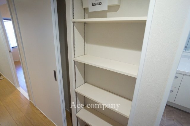 【収納】 | ファミールハイツ八尾B棟 | 廊下に収納あります♪