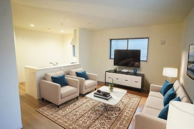 【居間・リビング】 | 平野区加美鞍作3丁目　【4号棟/全4棟】 | 【LDK：15.87帖】AI生成による家具配置イメージ画像です。