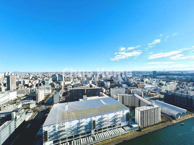 シティタワーズ豊洲ザ・シンボルの展望|手を伸ばせば、ふれることが出来そうな環境が、そのままインテリアになったような印象です。その豊かな眺望にふさわしい空間には、通風・採光にも優れ、心地よい光と風があふれています