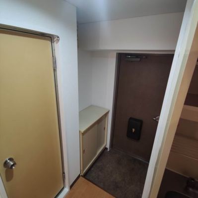 【玄関】 | ラブリハイツ伊勢佐木町 | シューズボックス上には小物などが置けます