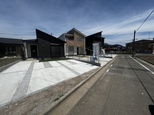 新築　高崎市下中居町2期　GRAFARE　3号棟の前面道路含む現地写真|現地写真　南側接道幅員約4.5ｍ　北側接道幅員約8.8ｍ