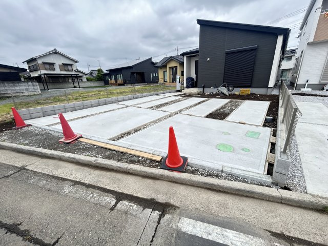 新築　高崎市下中居町2期　GRAFARE　3号棟の駐車場|　駐車スペースは並列2台分可能です！
