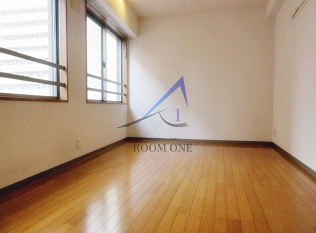 モトウィングヒルズの居間・リビング|洋室のお部屋です。