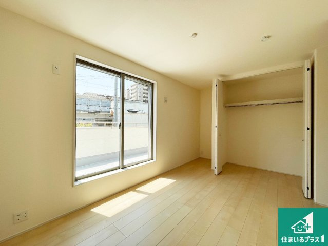 尼崎市常松　第3期　新築一戸建ての洋室|シンプルな洋室は、自分好みのインテリアが楽しめます♪ご家族とインテリアや家具を選びに行くのは新築購入時の醍醐味の一つです。ぜひお楽しみください♪