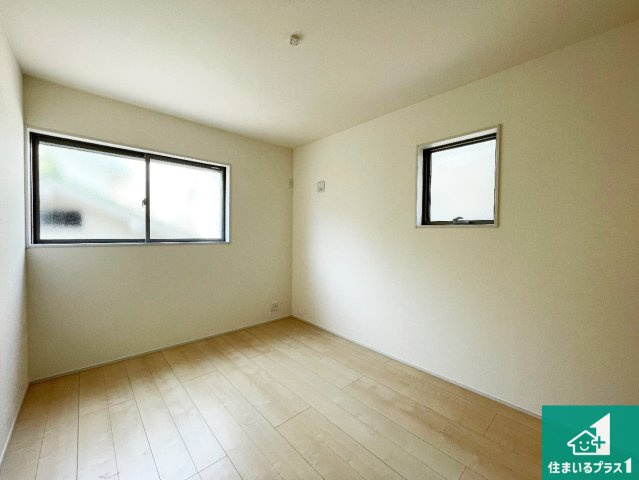 尼崎市常松　第3期　新築一戸建ての洋室|シンプルな洋室は、自分好みのインテリアが楽しめます♪ご家族とインテリアや家具を選びに行くのは新築購入時の醍醐味の一つです。ぜひお楽しみください♪