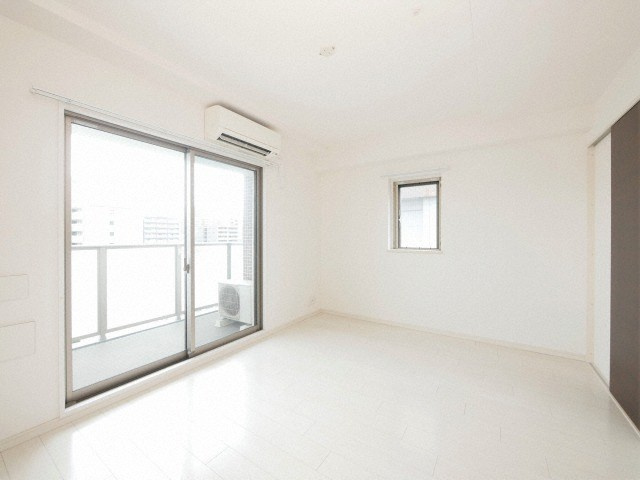 レジディア新大阪の洋室