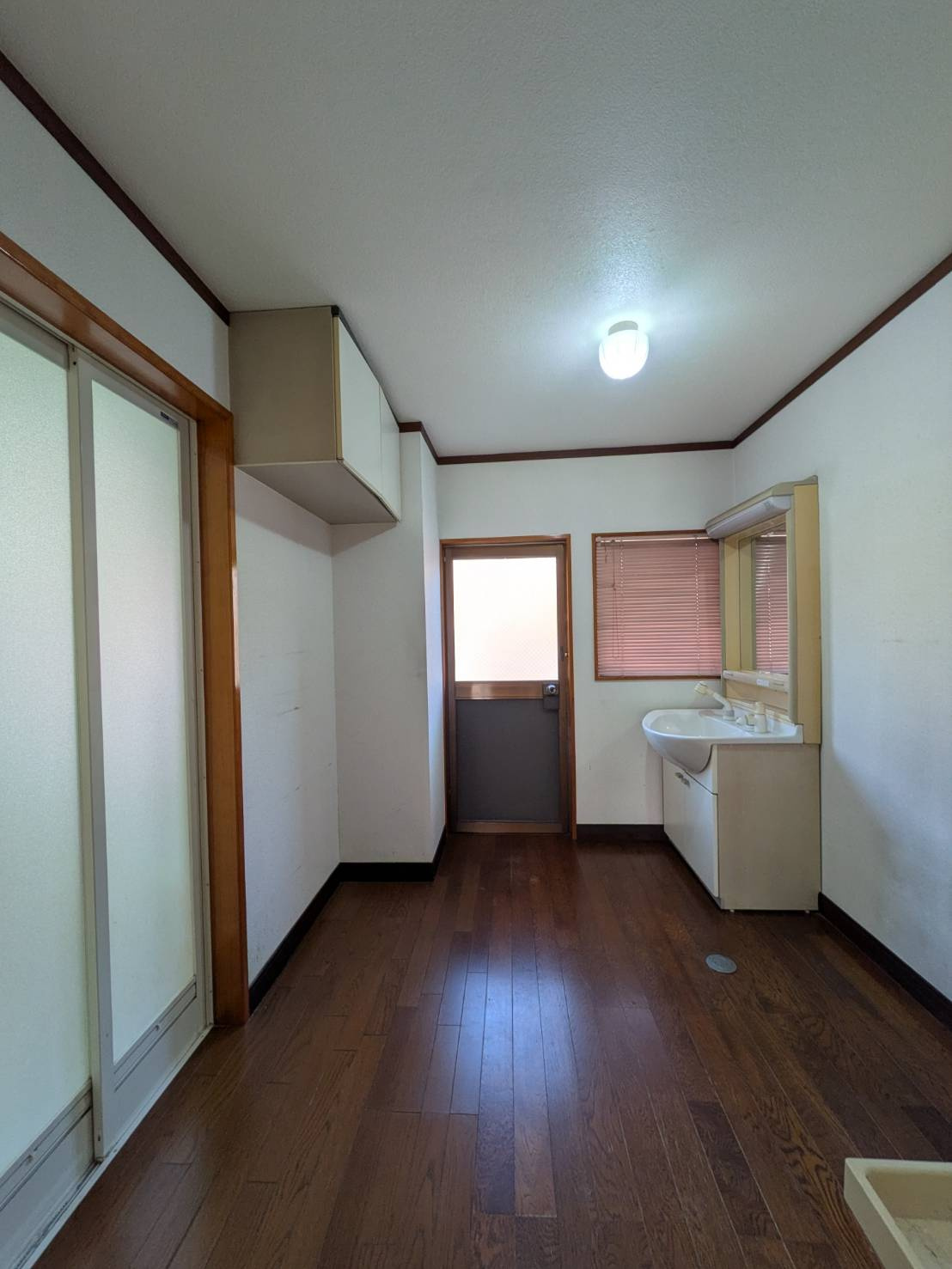 都窪郡早島町早島 中古住宅の脱衣所|◆広々とした洗面室です。