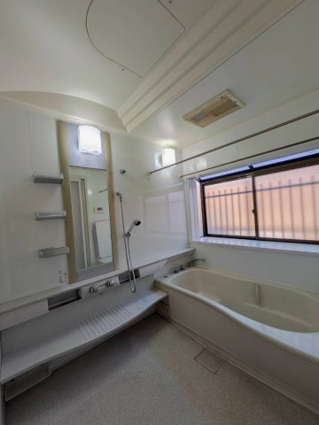 都窪郡早島町早島 中古住宅の浴室|◆浴室換気乾燥暖房機付きのお風呂です。