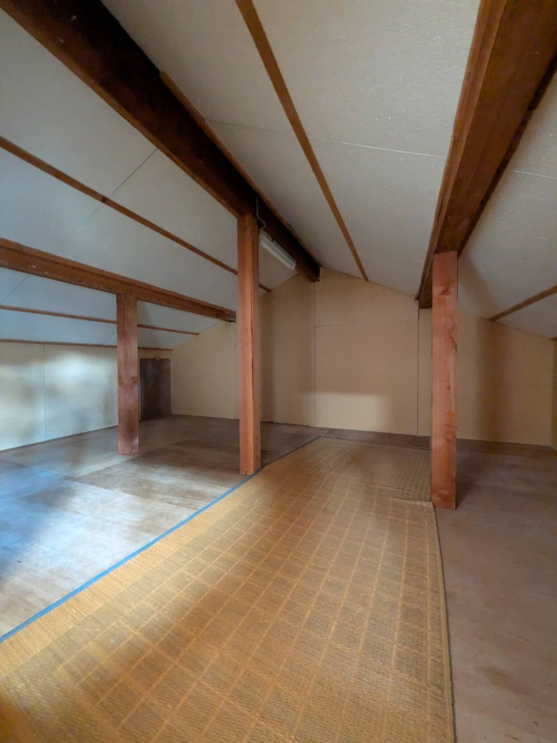 都窪郡早島町早島 中古住宅の収納|◆2階和室横の小屋裏収納の様子です。