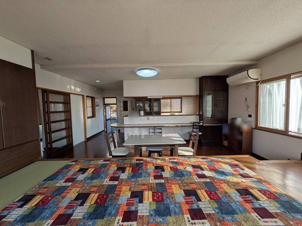 都窪郡早島町早島 中古住宅の居間・リビング|◆LDKは圧巻の24畳！ご家族でゆったり過ごせます。