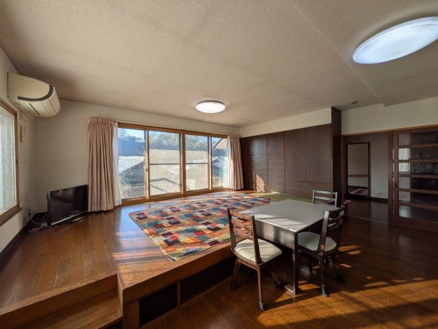 都窪郡早島町早島 中古住宅の居間・リビング|◆別角度からのLDKの様子です。